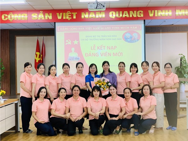 Chi bộ chúc mừng