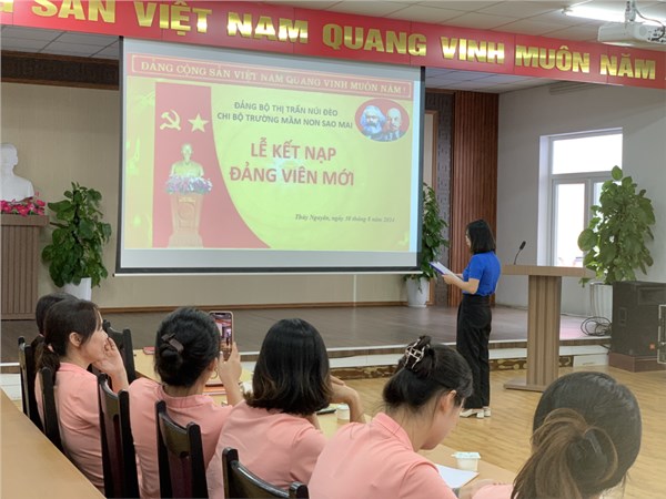 Đ/c Hà đọc Tuyên Thệ