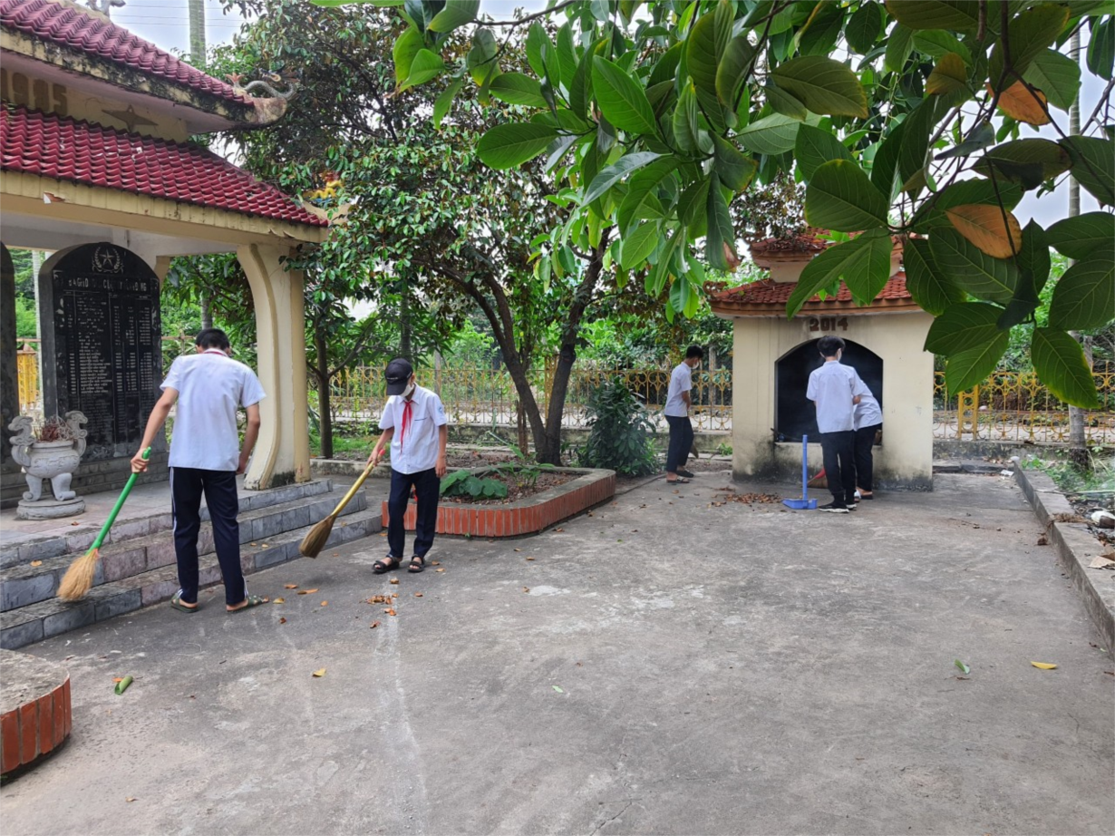 cac-em-hoc-sinh-truong-tham-gia-don-ve-sinh-nghia-trang-liet-si-xa-5_131202411.jpg