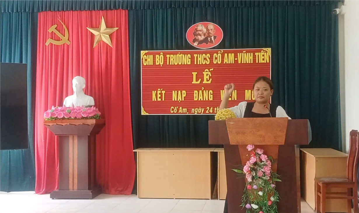 Lễ kết nạp đảng viên năm 2024 tại trường THCS Cổ Am - Vĩnh Tiến.
