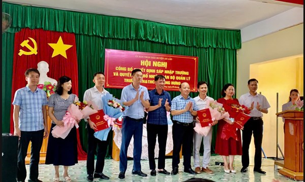 Anh sáp nhập trường