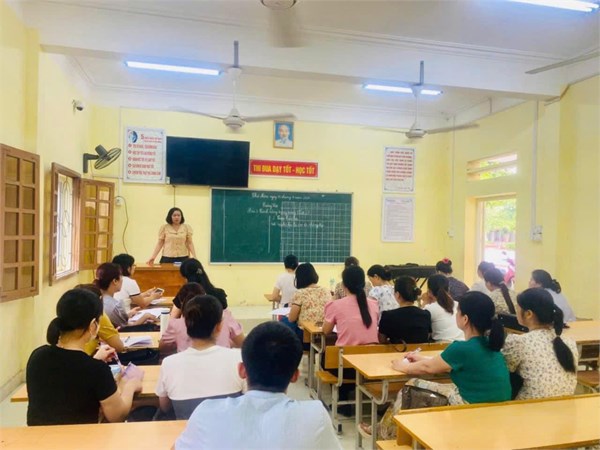 Ảnh sinh hoạt chuyên môn tổ 3