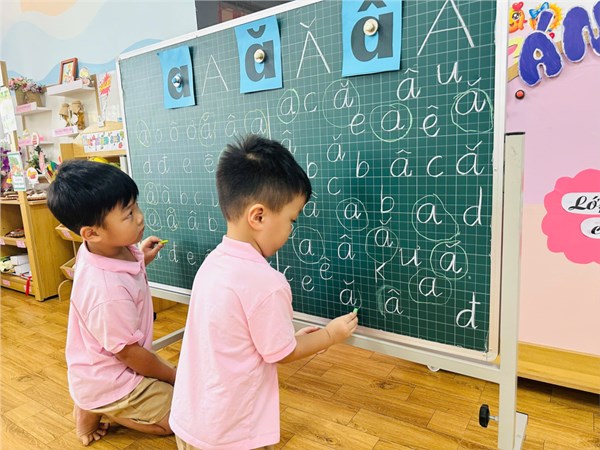 T10. 2025 - TEAM 5A3 CÙNG NHỮNG CON CHỮ SẮC MÀU