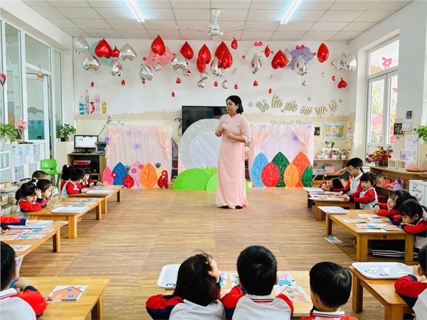 Cô Nguyễn Thuỳ Nhung - Tổ chức hoạt động giáo dục