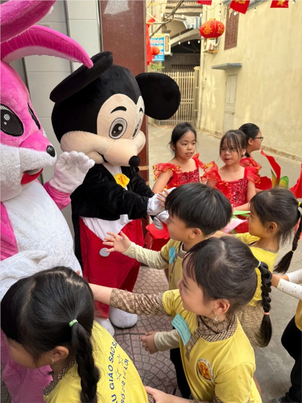 Thư viện ảnh: Các bé 5 tuổi tham quan trường tiểu học