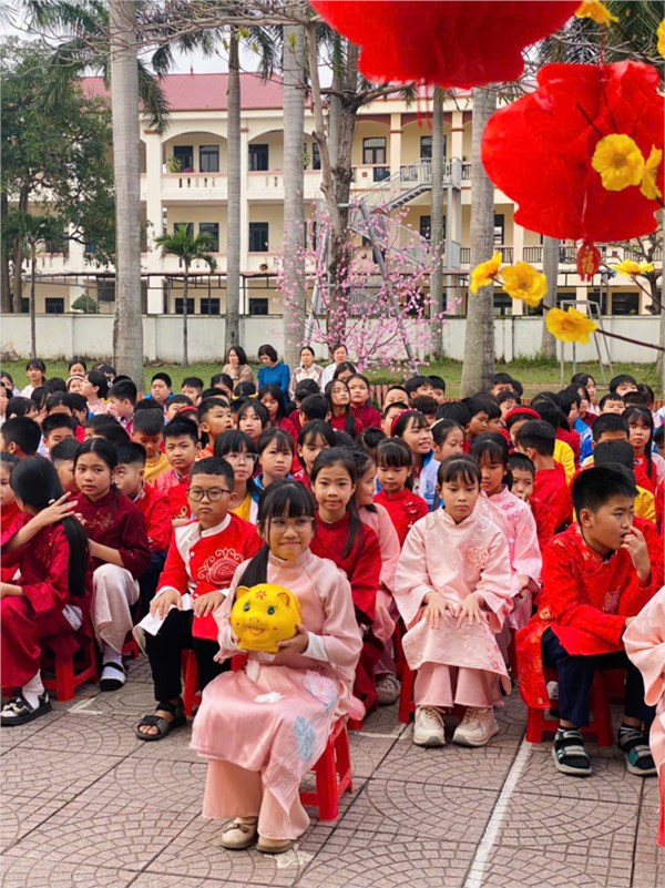 Tổng kết phong trào nuôi lợn tình thương  Góp những đồng tiền nhỏ vì nghĩa tình lớn - Tặng quả đầu xuân giúp bạn nghèo và nạn nhân chất độc màu da cam  xuân Bính Ngọ năm 2026