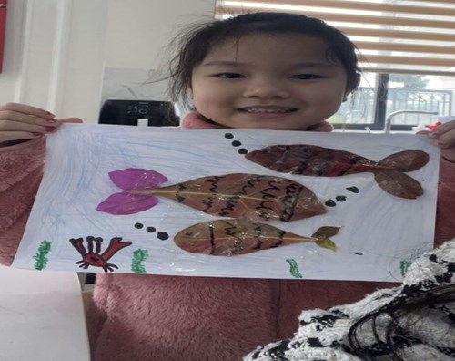  Thực hiện phương châm  Tạm dừng đến trường, không dừng học , các cô giáo trường Mầm Non Bạch Đằng đã phối kết hợp cùng các bậc phụ huynh hướng dẫn dạy trẻ học tại nhà trong thời gian nghỉ dịch phòng, chống dịch Covid-19. 

