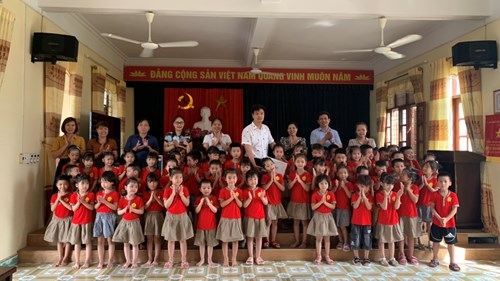 Trường Mầm Non Chiến Thắng tổ chức lễ hội “ Tổng kết năm học- Vui tết thiếu nhi 1-6 và chia tay ra trường cho trẻ 5 tuổi”