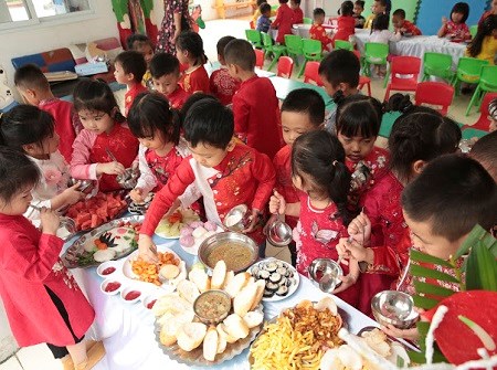 Bữa trưa vui vẻ của các bé lớp 5A1