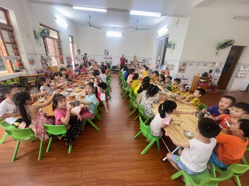 Tiệc buffet chào hè 2022