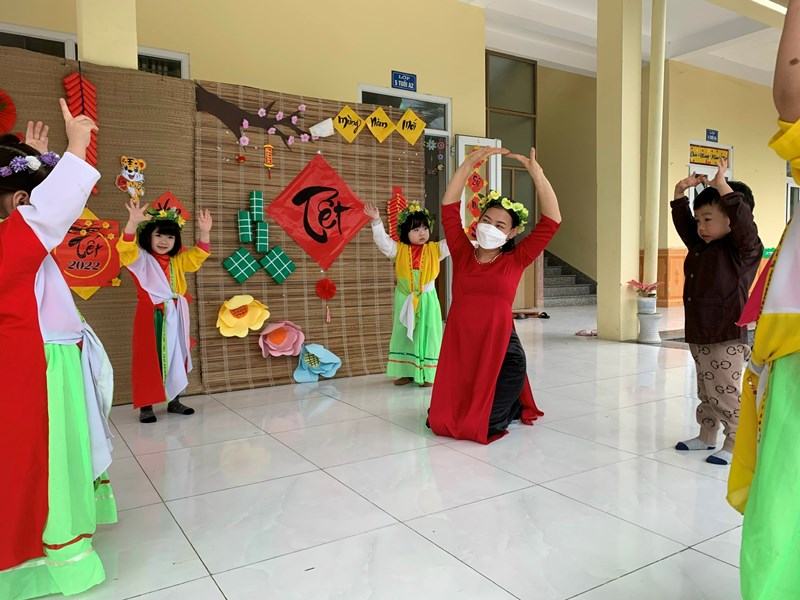 Mỗi ngày tới trường là một ngày vui của các bé trường mầm non Tân Tiến