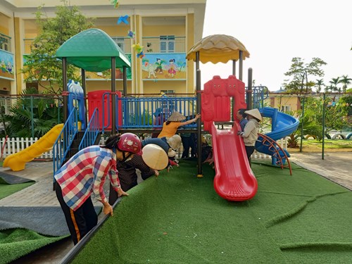 Trường mầm non tiên thanh tăng cường công tác dọn vệ sinh môi trường phòng chống dịch bệnh sốt xuất huyết 