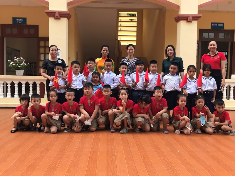 Thảo luận trang bị cho trẻ 5 tuổi có những chuẩn bị về tâm lý, kiến thức, phương pháp, kế hoạch học tập, ... khi chuyển cấp.