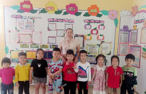 Phụ huynh đưa con em đến điểm tiêm vaccine phòng COVID-19 theo đúng quy định.
Việc tiêm vaccine là cần thiết nhằm giúp học sinh có kháng thể để phòng, chống dịch.