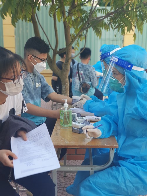Tiêm phòng Vacine  Covid-19 mũi 2 cho học sinh khối 7,8,9