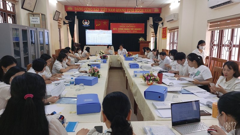 Hội đồng xét tốt tốt nghiệp trường THCS Đông Hải