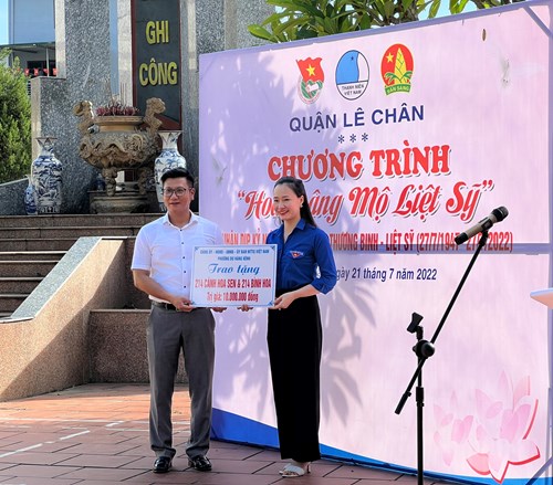 Chương trình:  hoa dâng mộ liệt sỹ 