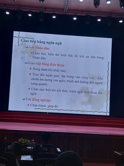 Trường THCS Nam Hải tham gia lớp bồi dưỡng văn hóa công sở, đạo đức công vụ, kỷ luật, kỷ cương cho cán bộ, công chức, viên chức quận năm 2022