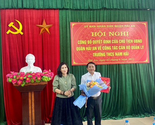 Hội nghị công bố quyết định của Chủ tịch UBND quận Hải An về công tác cán bộ quản lý trường THCS Nam Hải