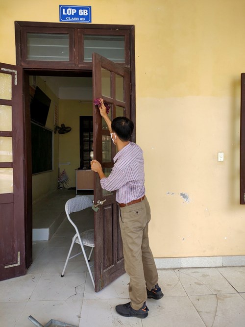Dọn vệ sinh, khử khuẩn chuẩn bị mọi điều kiện tốt nhất, an toàn nhất chào đón năm học mới 2021-2022