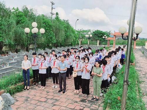 Tri ân các anh hùng liệt sĩ 