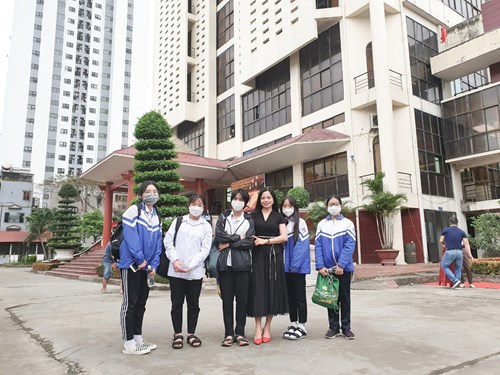 Sáng 16/4/2022 học sinh trường THCS Trường Thọ tham gia cuộc thi vẽ tranh theo sách báo năm 2022 của thành phố. 