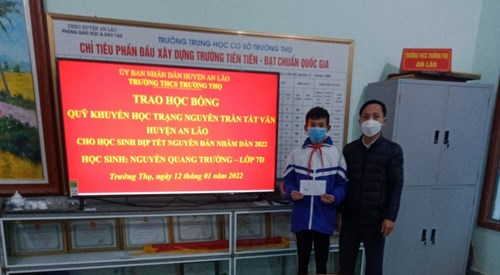 Trao học bổng của quỹ khuyến học trạng nguyên trần tất văn
