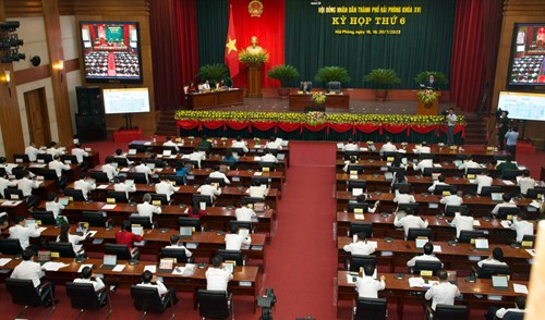 Kỳ họp thứ 6 HĐND thành phố khóa XVI: Biểu quyết nhất trí thông qua 28 Nghị quyết.