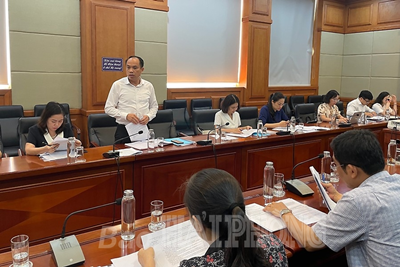 Thẩm tra dự thảo nghị quyết các khoản thu, chi dịch vụ hỗ trợ hoạt động giáo dục, đào tạo đối với cơ sở giáo dục công lập trên địa bàn thành phố.