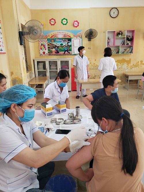 Tiêm phòng vắc xin phòng Covid 19 cho học sinh đợt 1 năm 2022.