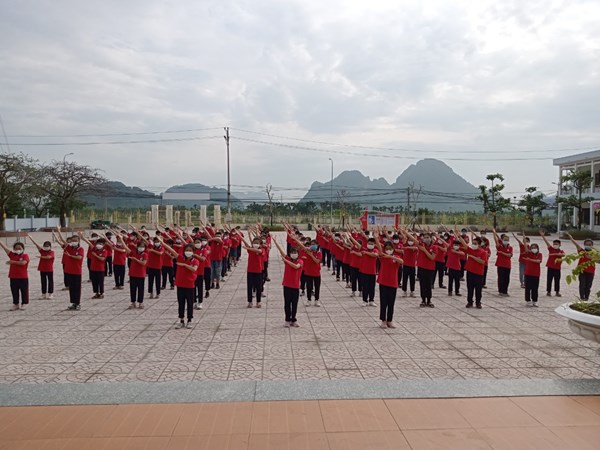 Liên đội Tiểu học Liên Khê tổ chức    Ngày hội Thiếu Nhi Vui Khỏe  