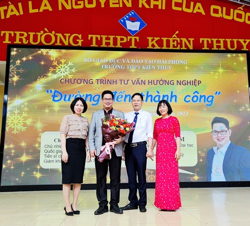Trường THPT Kiến Thụy tổ chức thành công chương trình tư vẫn hướng nghiệp  Đường đến thành công .