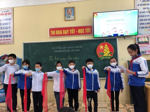 Lễ kết nạp đội viên mới năm học 2021 - 2022