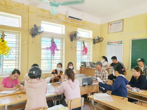 Trường tiểu học thị trấn an lão thực hiện công tác tuyển sinh trực tiếp năm học 2022 - 2023