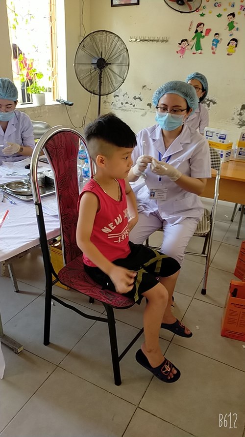 Trường Tiểu học Tràng Cát tổ chức tiêm Vắc - xin phòng chống dịch Covid 19 - Mũi 1 - Đợt 2 